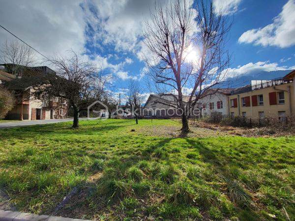 Terrain de 1 053 m²