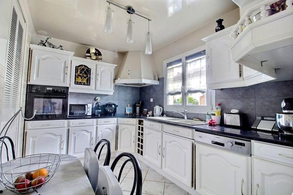 Maison à Elancourt 5 pièces de 92 m² sur une parcelle de 129 m²