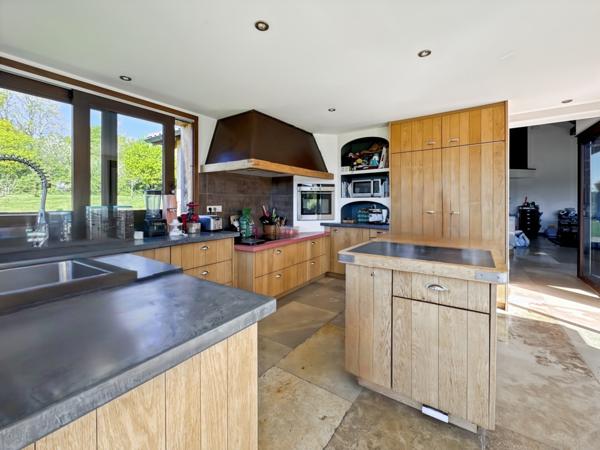 Versailleux (01330) Propriété à vendre pour famille avec enfants à Versailleux