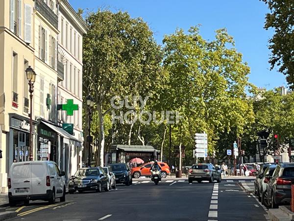 Bail à céder Local commercial à Versailles, proche Place du Marché Notre-Dame