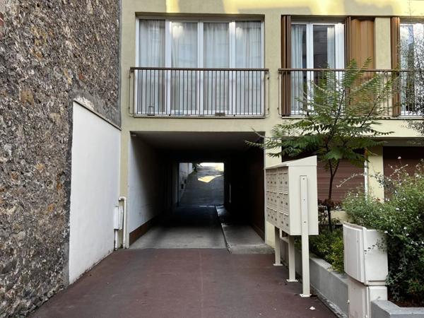 Box à Clamart Gare 20m3 - Avenue Jean Jaurès 35 000 € ** - Ref : 84746588G