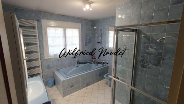 Ensemble Immobilier sur terrain constructible au Centre d'Ecommoy