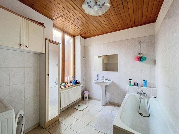 Appartement Meximieux 4 pièce(s) 105 m2, 3 chambres, deux places de stationnement