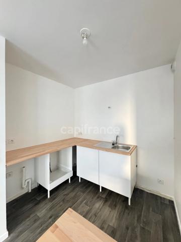Super studio lumineux de 32 m² À VENDRE avec une grande Terrasse de 17 m² et un parking à MANTES LA VILLE (78)