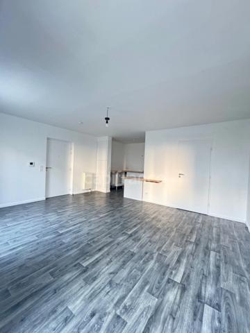 Super studio lumineux de 32 m² À VENDRE avec une grande Terrasse de 17 m² et un parking à MANTES LA VILLE (78)