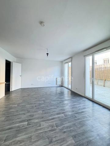 Super studio lumineux de 32 m² À VENDRE avec une grande Terrasse de 17 m² et un parking à MANTES LA VILLE (78)