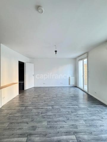 Super studio lumineux de 32 m² À VENDRE avec une grande Terrasse de 17 m² et un parking à MANTES LA VILLE (78)