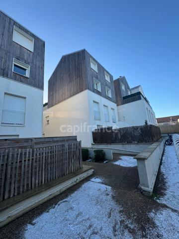 Super studio lumineux de 32 m² À VENDRE avec une grande Terrasse de 17 m² et un parking à MANTES LA VILLE (78)
