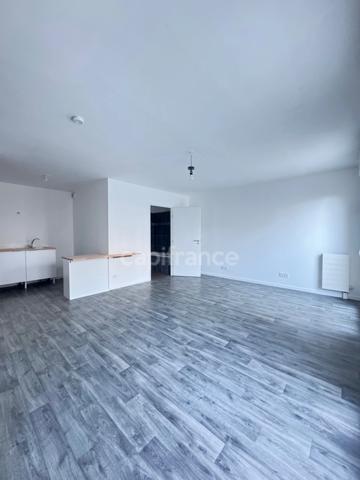 Super studio lumineux de 32 m² À VENDRE avec une grande Terrasse de 17 m² et un parking à MANTES LA VILLE (78)