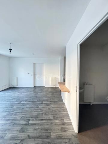 Super studio lumineux de 32 m² À VENDRE avec une grande Terrasse de 17 m² et un parking à MANTES LA VILLE (78)