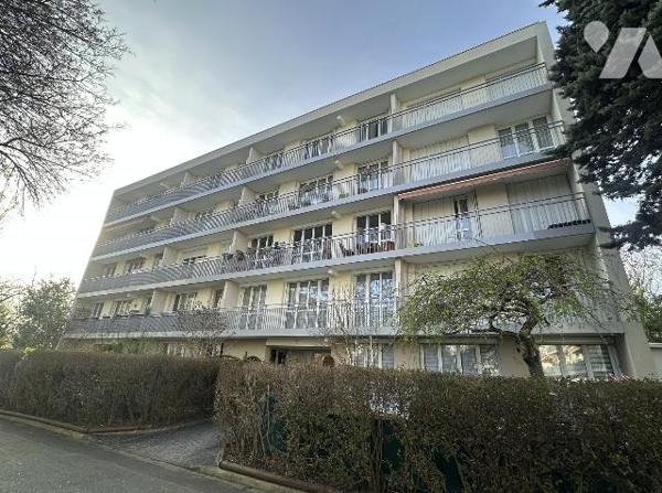 Au 4ème et dernier étage d’une résidence récemment rénovée (ravalement et travaux d’éco-rénovation)