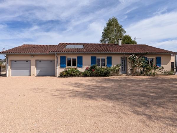 villa de plain-pied très bien entretenue (104 m²) – Pièce de vie avec cuisine ouverte de 60 m²