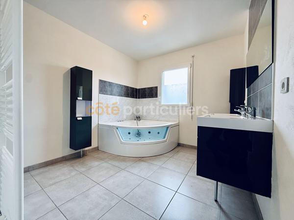 Vente
                Maison174 m² - 9 Pièces -
                    SAINT CLAIR SUR L ELLE (50680)