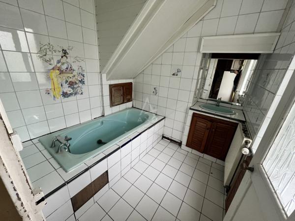 Maison en pierre 130 m² à rénover  Centre bourg de Cugand