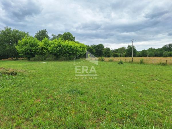 Terrain constructible 1015 m² à 5 minutes de Montpon Ménestérol.