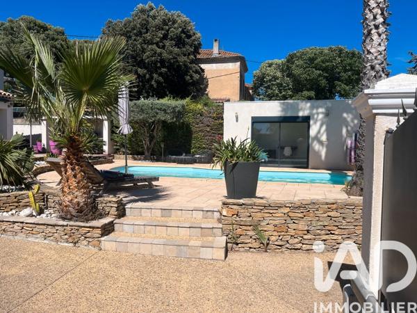 Maison à vendre 8 pièces 188 m² Saint-Cyr-sur-Mer