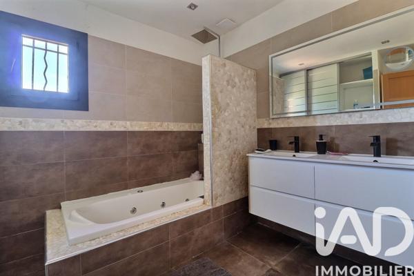 Maison à vendre 8 pièces 188 m² Saint-Cyr-sur-Mer