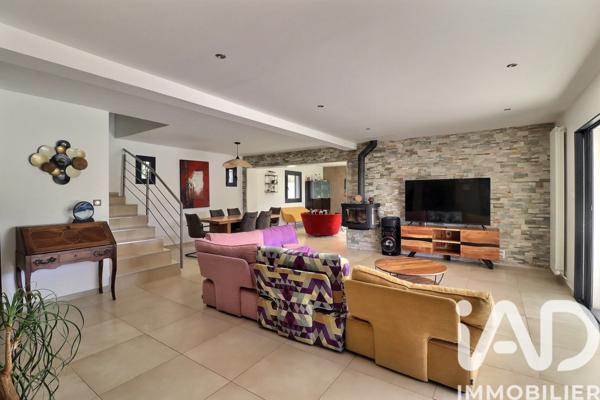 Maison à vendre 8 pièces 188 m² Saint-Cyr-sur-Mer