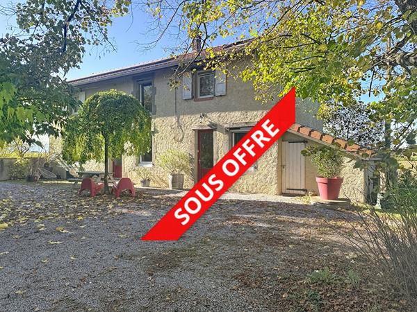 A 5 min du centre de Feurs, ancienne ferme rénovée de 144,05 m2 habitables sur 13606 m2 de terrain avec dépendances