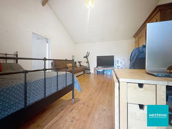 A 5 min du centre de Feurs, ancienne ferme rénovée de 144,05 m2 habitables sur 13606 m2 de terrain avec dépendances