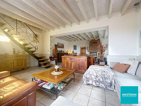 A 5 min du centre de Feurs, ancienne ferme rénovée de 144,05 m2 habitables sur 13606 m2 de terrain avec dépendances