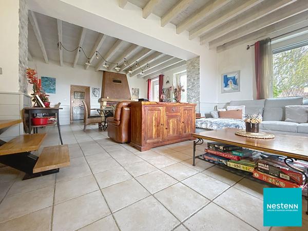 A 5 min du centre de Feurs, ancienne ferme rénovée de 144,05 m2 habitables sur 13606 m2 de terrain avec dépendances