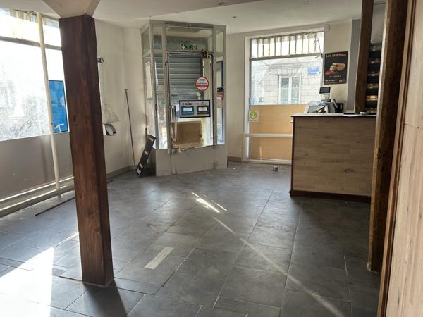 À vendre - Local commercial 83 m² situé à Tours (37000)