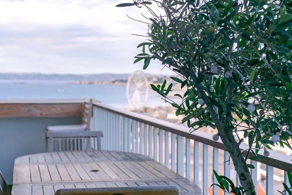 Appartement à vendre 4 pièces MARSEILLE 8EME ARRONDISSEMENT (13) vue mer, terrasse, cave, stationnement libres