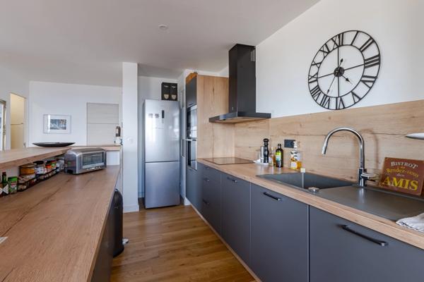 Appartement à vendre 4 pièces MARSEILLE 8EME ARRONDISSEMENT (13) vue mer, terrasse, cave, stationnement libres