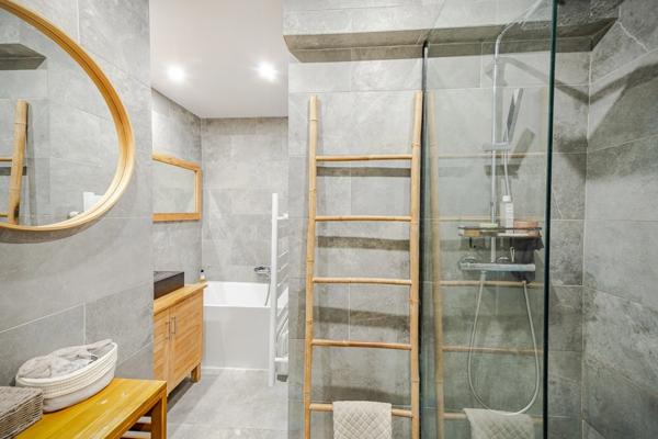 Appartement à vendre 4 pièces MARSEILLE 8EME ARRONDISSEMENT (13) vue mer, terrasse, cave, stationnement libres