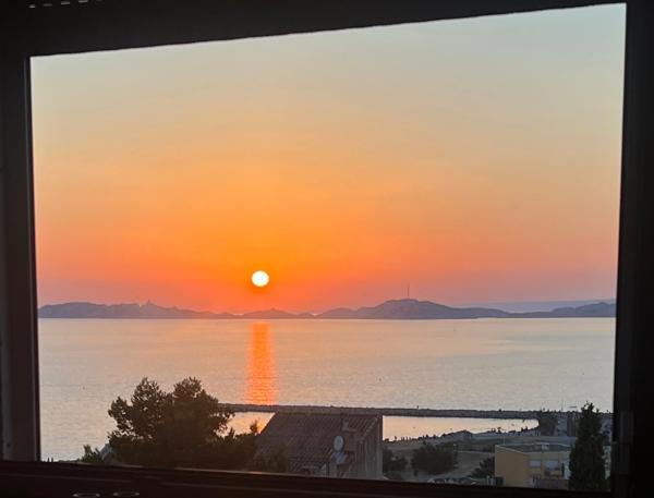 Appartement à vendre 4 pièces MARSEILLE 8EME ARRONDISSEMENT (13) vue mer, terrasse, cave, stationnement libres