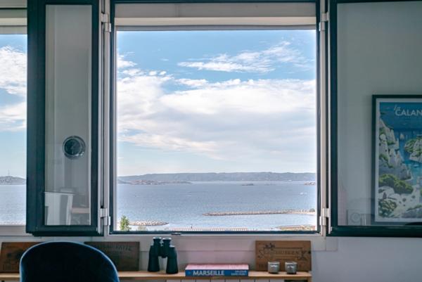 Appartement à vendre 4 pièces MARSEILLE 8EME ARRONDISSEMENT (13) vue mer, terrasse, cave, stationnement libres