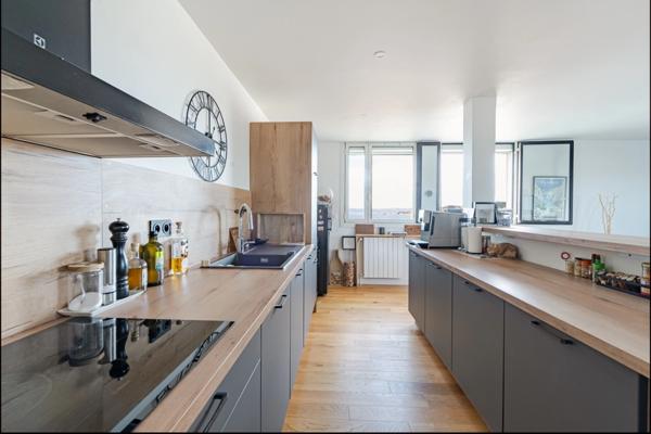 Appartement à vendre 4 pièces MARSEILLE 8EME ARRONDISSEMENT (13) vue mer, terrasse, cave, stationnement libres