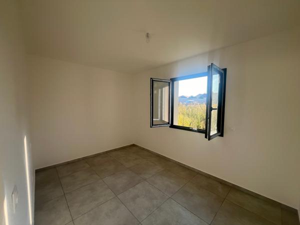 Villa Neuve 90m² avec grand garage sur 525 m² de terrain