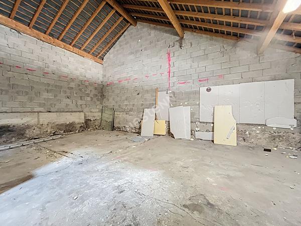 Maison dans corps de ferme de 189 m² à Faverges dont 116 m² de combles aménageables - jardin - stationnements - caves