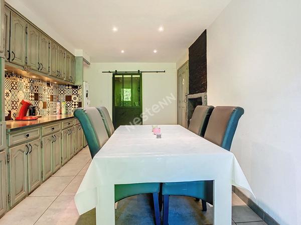 Maison dans corps de ferme de 189 m² à Faverges dont 116 m² de combles aménageables - jardin - stationnements - caves