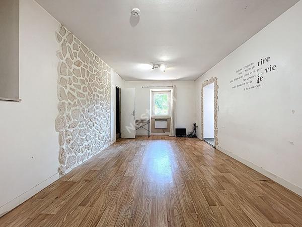 Maison dans corps de ferme de 189 m² à Faverges dont 116 m² de combles aménageables - jardin - stationnements - caves