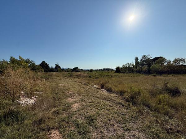 A VENDRE 83910 POURRIERES TERRAIN  CONSTRUCTIBLE DE 1094 M² AU CENTRE VILLE VUE SAINTE VICTOIRE