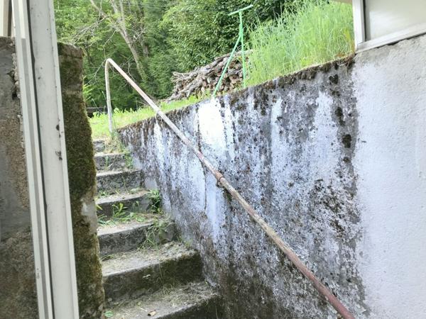 Petite Maison à rénover avec jardin bord de rivière