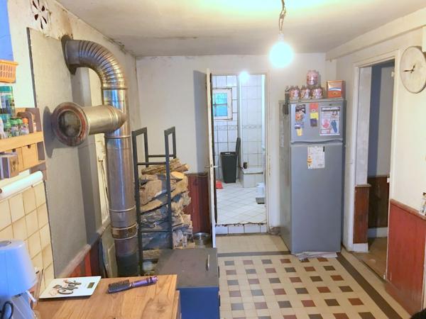 Petite Maison à rénover avec jardin bord de rivière