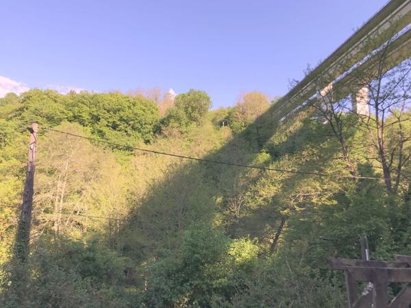 Petite Maison à rénover avec jardin bord de rivière
