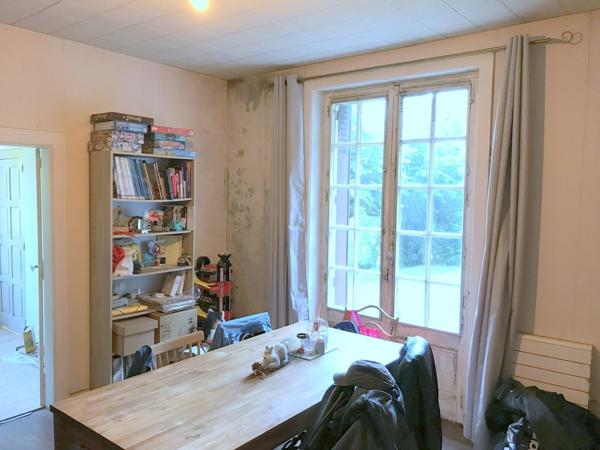 Petite Maison à rénover avec jardin bord de rivière