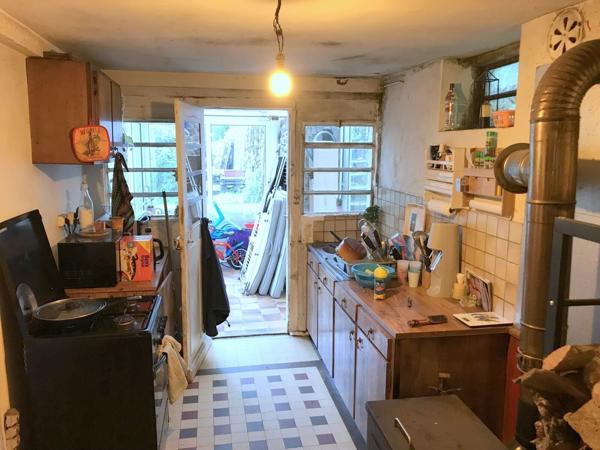 Petite Maison à rénover avec jardin bord de rivière