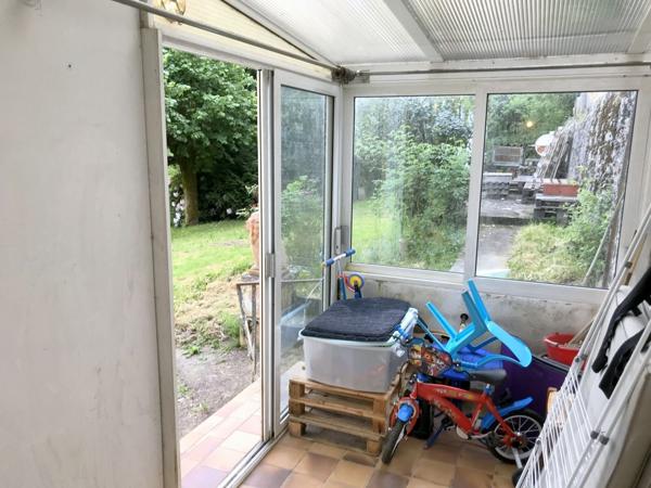 Petite Maison à rénover avec jardin bord de rivière