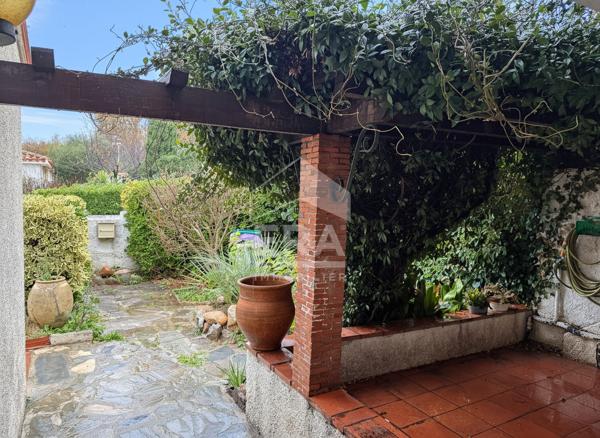 A VENDRE - Catalunya -  Maison deux faces - Jardin et garage.