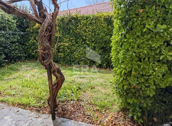 A VENDRE - Catalunya -  Maison deux faces - Jardin et garage.