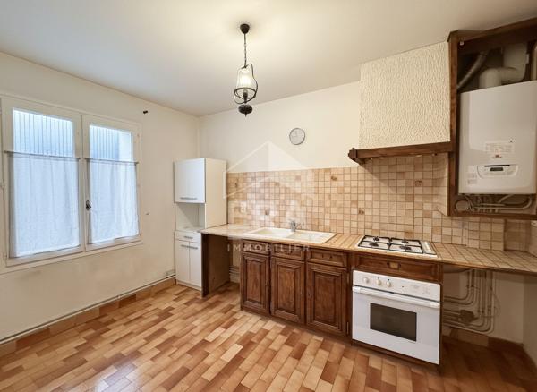 A VENDRE - Catalunya -  Maison deux faces - Jardin et garage.