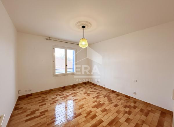 A VENDRE - Catalunya -  Maison deux faces - Jardin et garage.