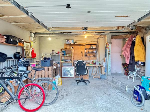 Maison avec garage jardin et piscine