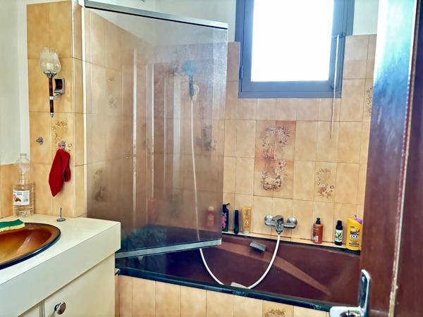 Maison avec garage jardin et piscine